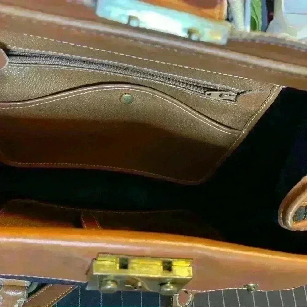 Dooney & Bourke Vintage Doctor Satchel - Picture 14 of 14